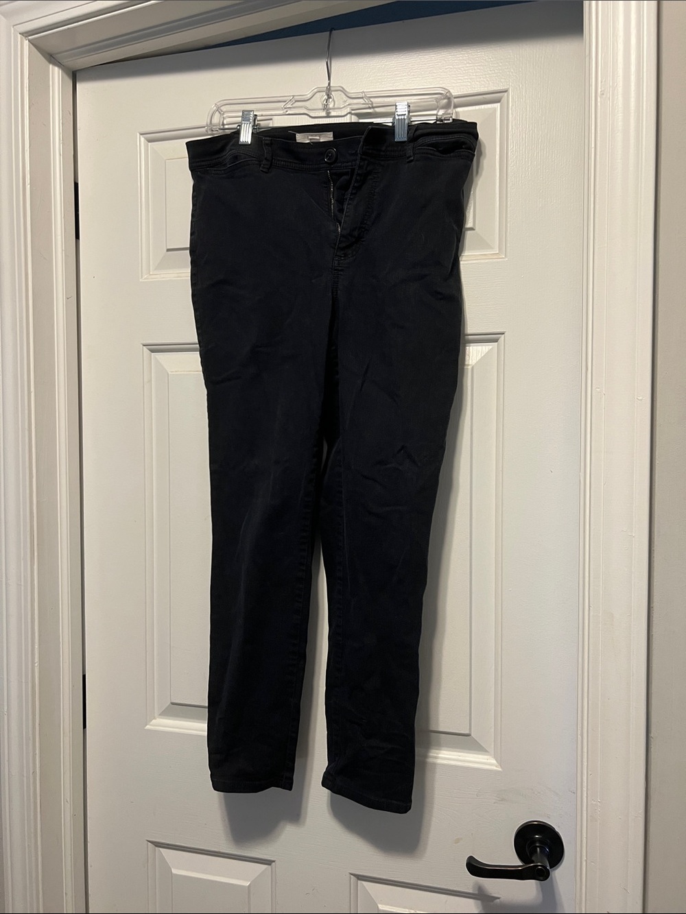 LOFT Women’s Black Chinos - Slim Straight